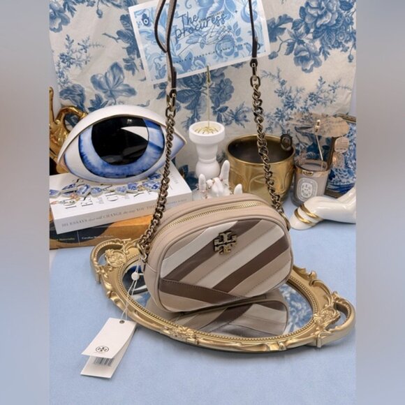 🆕 TORY BURCH 🧿 NWT Kira Chevron ColorBlock Small Camera Bag, Shellstone - AUTH - Picture 2 of 12